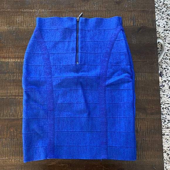 Guess Skirt - Picture 2 of 3